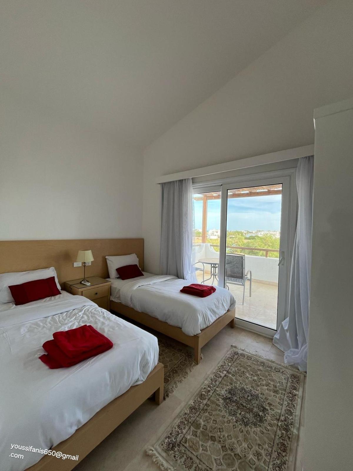 White 4 Bedroom Elgouna Heated Pool *
