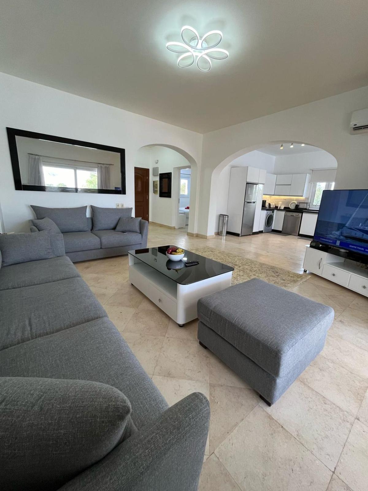 White 4 Bedroom Elgouna Heated Pool Villa Hurghada